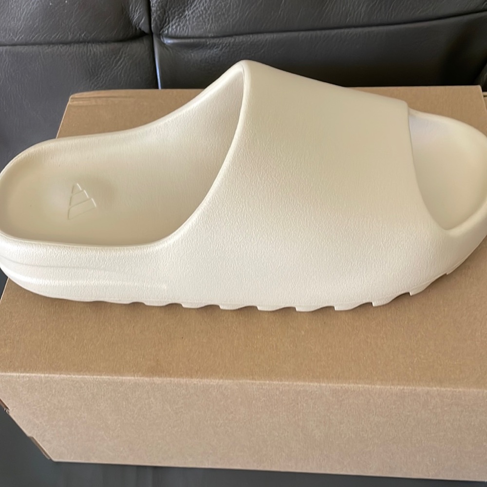 Yezzy slides size 10 bone style code FZ5897 brand new
